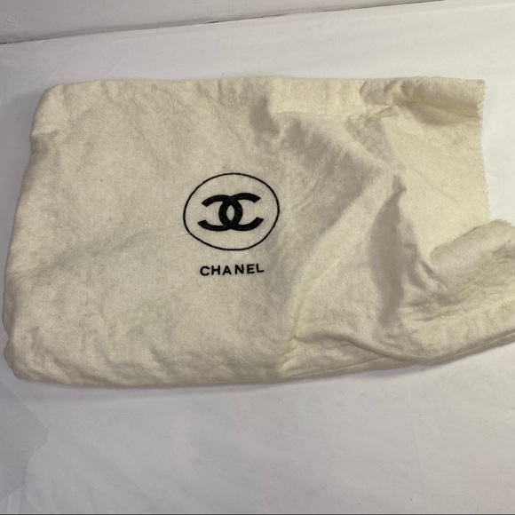 CHANEL Rare Pink Lambskin Single Flap Crossbody - Picture 16 of 16